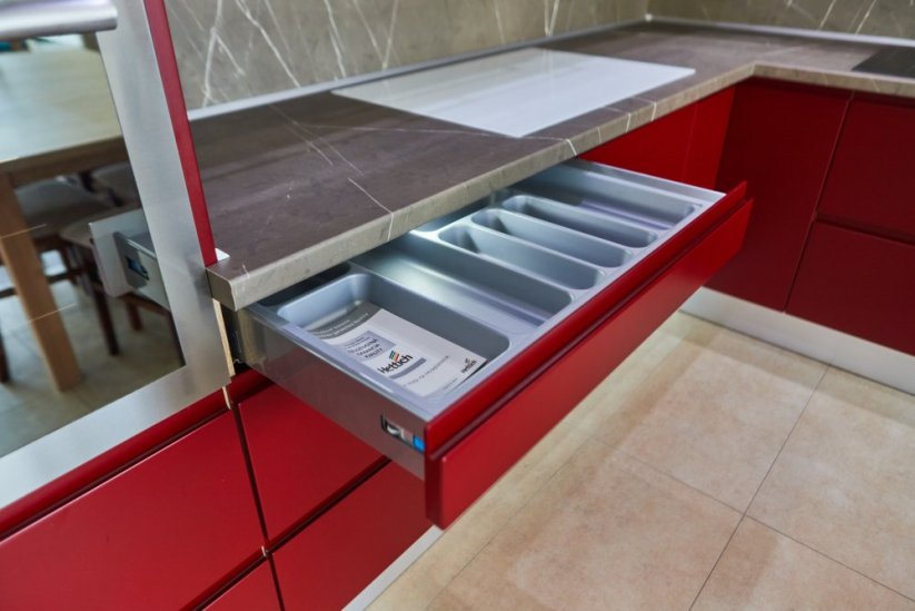 KUCHYNSKÁ LINKA EXCLUSIV Striekaná MDF/RAL 3011 Červenohnedá
