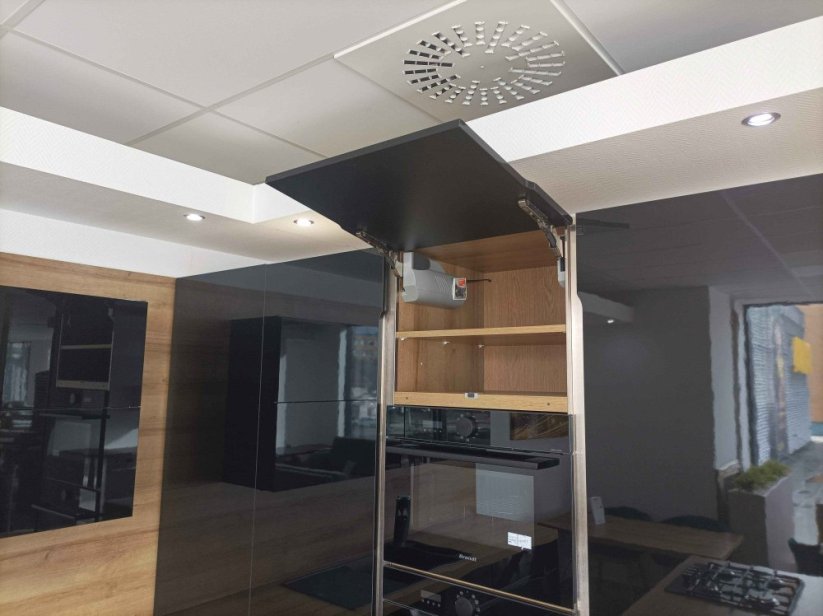 KUCHYNSKÁ LINKA PERFECT Dub Riviéra zlatý/Čierna matná/lesklá