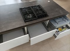 KUCHYNSKÁ LINKA CLASSIC Biela lesklá/Betón tmavý